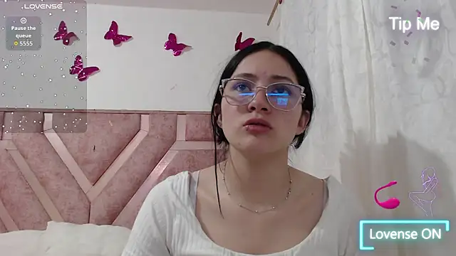 Angel-Hott  online show from June 11, 2026, 4:32 am