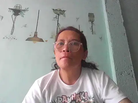 momshe2026 online show from May 30, 2026, 8:00 am