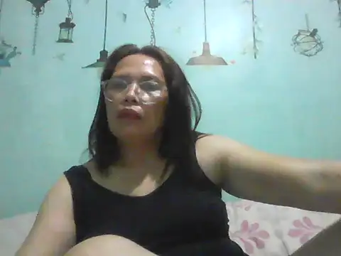momshe2026 online show from May 30, 2026, 8:06 pm