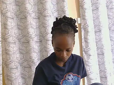 Snapshot of Petitemissy chatting on May 25, 2026, 1:17 pm Petitemissy online show from May 25, 2026, 1:17 pm