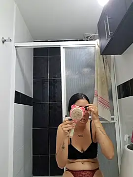 HOTANDSKINNY online show from July 11, 2026, 11:02 am