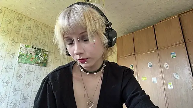 Snapshot of FatimahFroman chatting on May 23, 2026, 9:13 am FatimahFroman online show from May 23, 2026, 9:13 am