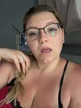 Snapshot of LucieLouBabe chatting on May 28, 2026, 11:57 pm LucieLouBabe online show from May 28, 2026, 11:57 pm