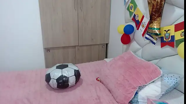 Valeria Santos  online show from June 18, 2026, 1:48 pm