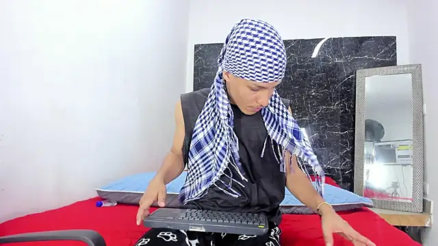 Snapshot of Camilo_Contreras chatting on May 26, 2026, 7:32 pm Camilo Contreras online show from May 26, 2026, 7:32 pm