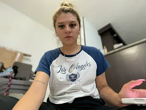 Snapshot of alison_parkerrr26 chatting on May 31, 2026, 2:53 am alison parkerrr26 online show from May 31, 2026, 2:53 am