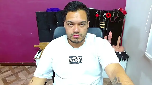 Snapshot of -AlejandroT- chatting on May 28, 2026, 4:43 am -AlejandroT- online show from May 28, 2026, 4:43 am