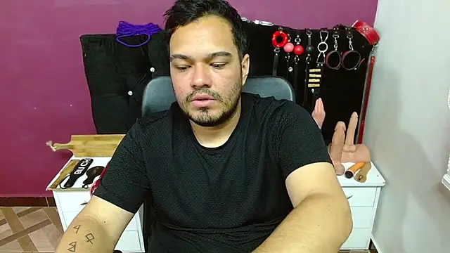 Snapshot of -AlejandroT- chatting on June 1, 2026, 10:55 pm -AlejandroT- online show from June 1, 2026, 10:55 pm