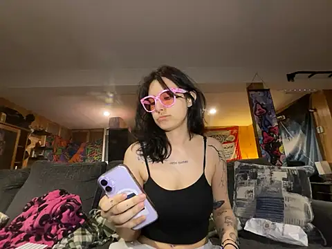 B4BYJINX online show from June 3, 2026, 4:23 pm