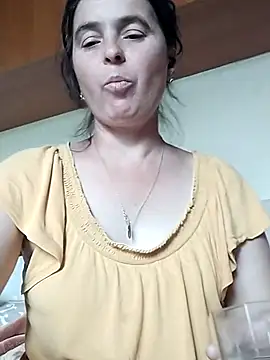 Snapshot of AniaCool77 chatting on July 7, 2026, 9:02 am AniaCool77 online show from July 7, 2026, 9:02 am
