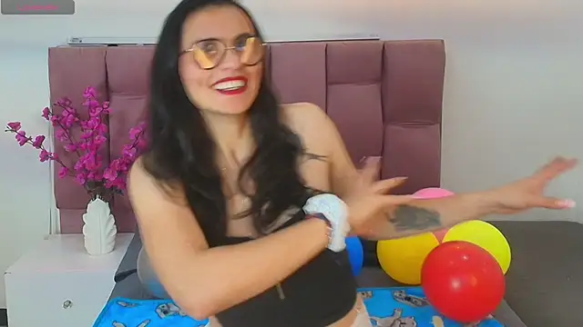 Snapshot of Afroditta_Rosse chatting on May 29, 2026, 8:51 pm Afroditta Rosse online show from May 29, 2026, 8:51 pm