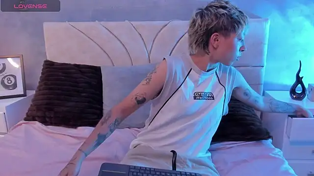 vane grey online show from June 8, 2026, 7:47 pm