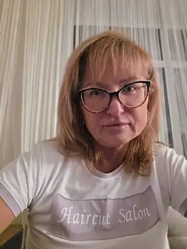 -LindaKing- online show from June 4, 2026, 8:26 pm
