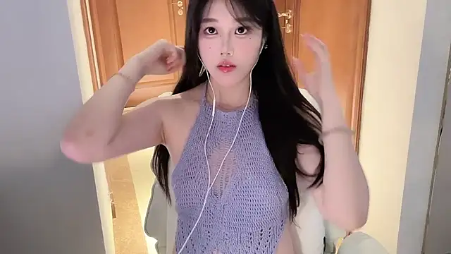 Snapshot of April_UU chatting on May 25, 2026, 1:22 am April UU online show from May 25, 2026, 1:22 am