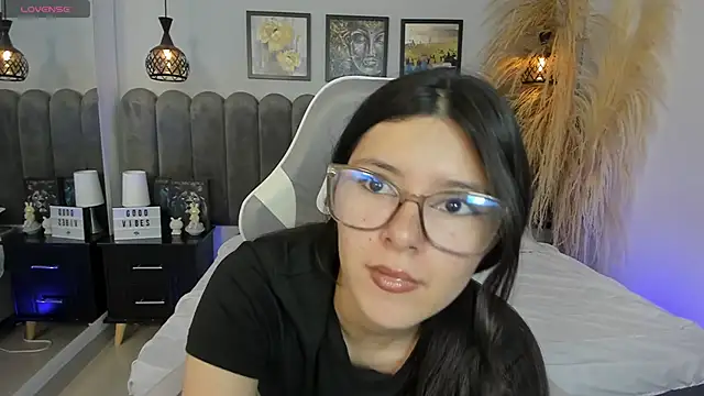 Snapshot of amber_hill__ chatting on May 26, 2026, 12:12 pm amber hill online show from May 26, 2026, 12:12 pm