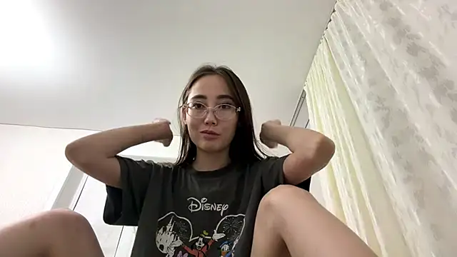 VickieTrudo online show from July 6, 2026, 8:44 pm