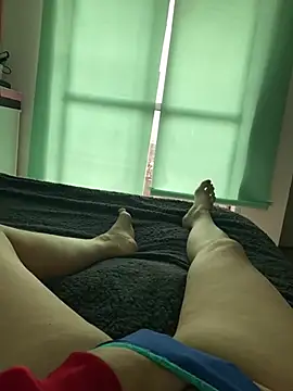 lulupiecitosamor online show from May 24, 2026, 12:32 pm