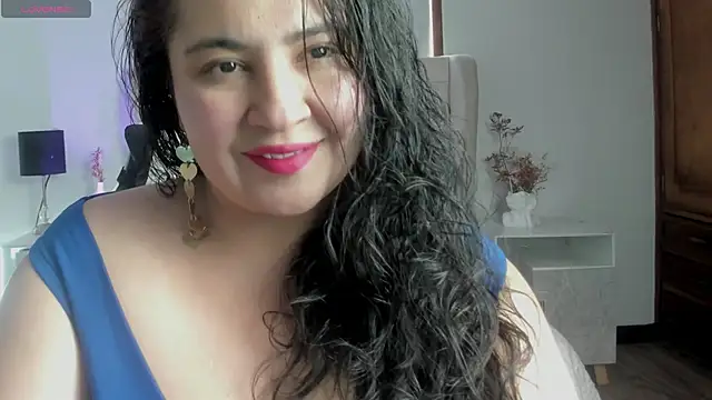 JadeBellee online show from June 6, 2026, 6:12 pm