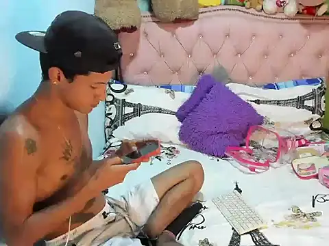 sexy guys23 online show from June 16, 2026, 11:40 pm