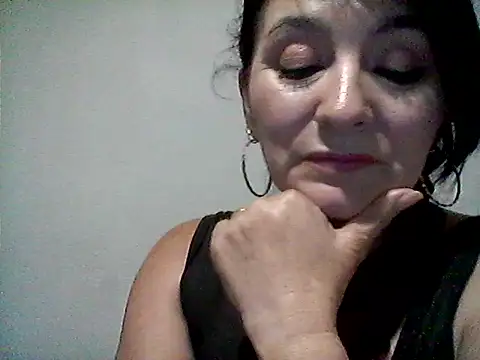 Anlly garcia002 online show from May 27, 2026, 1:57 am