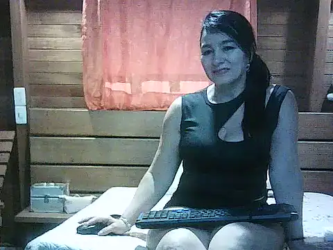 Snapshot of Anlly_garcia002 chatting on June 10, 2026, 11:03 pm Anlly garcia002 online show from June 10, 2026, 11:03 pm