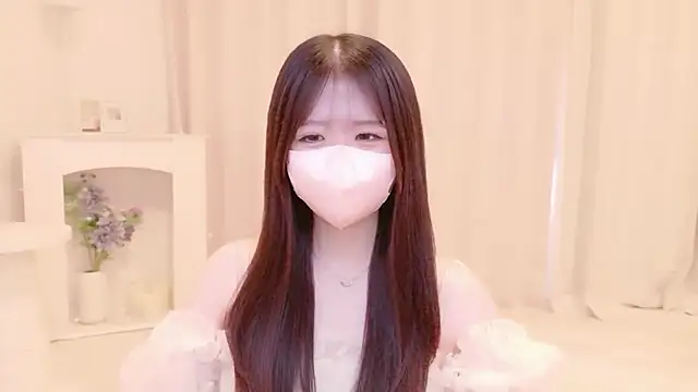 Yuinyaaa online show from June 14, 2026, 7:21 am