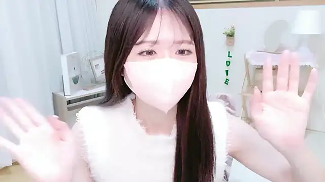 Yuinyaaa online show from June 30, 2026, 7:42 am