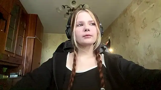 Snapshot of SusanaLeichty chatting on May 27, 2026, 7:16 am SusanaLeichty online show from May 27, 2026, 7:16 am