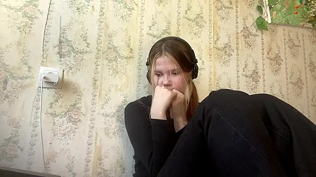 Snapshot of SusanaLeichty chatting on June 2, 2026, 6:37 am SusanaLeichty online show from June 2, 2026, 6:37 am