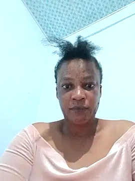 Snapshot of QueenLave chatting on May 23, 2026, 1:59 pm QueenLave online show from May 23, 2026, 1:59 pm