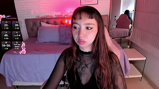 Scarlett  Cooper  1 online show from June 1, 2026, 11:56 am