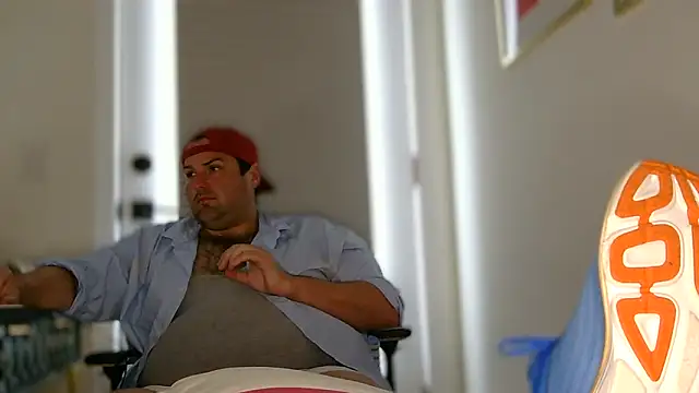 Snapshot of ChubbyGayBigFeet chatting on May 24, 2026, 8:47 pm ChubbyGayBigFeet online show from May 24, 2026, 8:47 pm