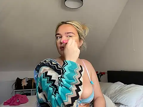 Annaox online show from July 15, 2026, 3:39 pm