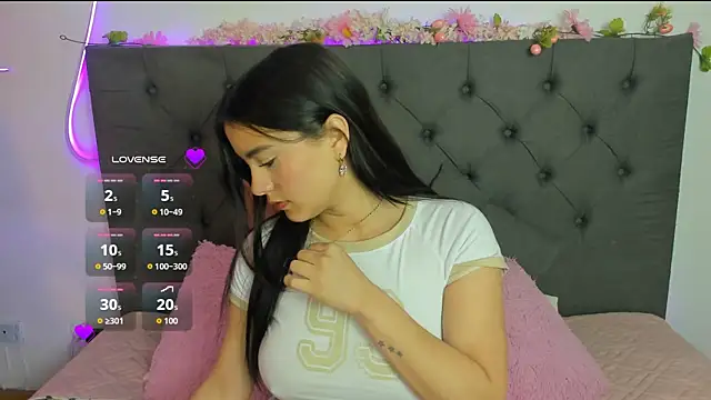 Zoe Queens online show from July 15, 2026, 12:10 pm