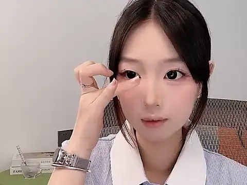 Snapshot of Yoyo33355 chatting on May 28, 2026, 3:04 am Yoyo33355 online show from May 28, 2026, 3:04 am