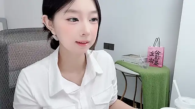 Yoyo33355 online show from June 21, 2026, 3:20 am