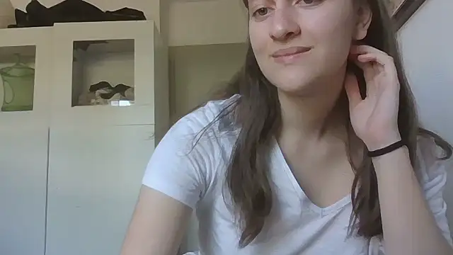 SoftieSophie online show from May 29, 2026, 3:32 pm