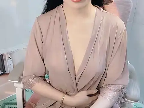 -Naomii  online show from July 9, 2026, 6:17 am
