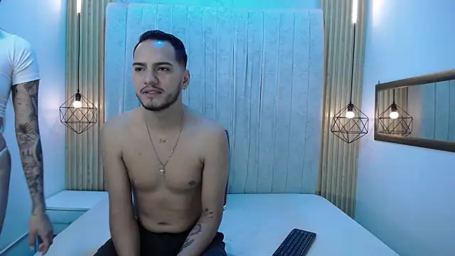 CarolinaySebas online show from July 8, 2026, 2:32 pm