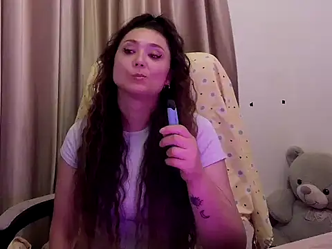 Lola Creolla online show from May 27, 2026, 11:29 am