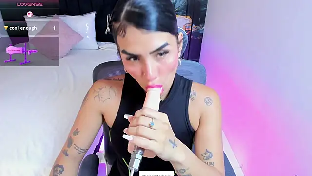 Snapshot of Alanna_Wild chatting on June 29, 2026, 5:46 pm Alanna Wild online show from June 29, 2026, 5:46 pm