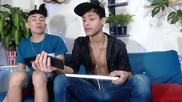 Snapshot of STRANGER_BOYS chatting on May 29, 2026, 10:19 pm STRANGER BOYS online show from May 29, 2026, 10:19 pm