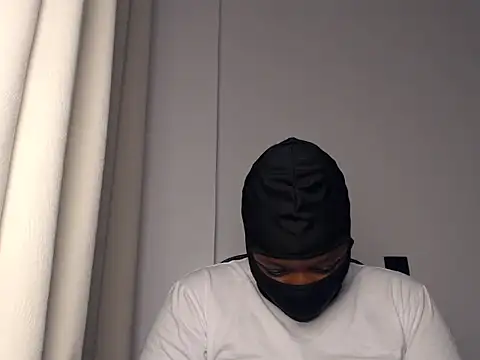 Snapshot of Ebony_heat chatting on May 29, 2026, 8:18 pm Ebony heat online show from May 29, 2026, 8:18 pm