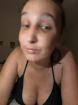 Snapshot of priska-lova chatting on July 13, 2026, 12:57 am priska-lova online show from July 13, 2026, 12:57 am