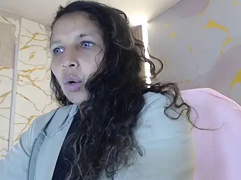 Danna Sg online show from June 10, 2026, 2:56 am