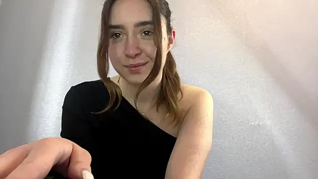 Snapshot of MaisonVirele chatting on May 30, 2026, 12:13 pm MaisonVirele online show from May 30, 2026, 12:13 pm