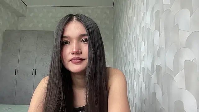 LisetteParajon online show from June 15, 2026, 5:09 am