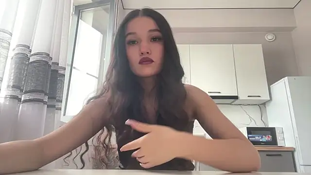 LisetteParajon online show from June 19, 2026, 5:45 am