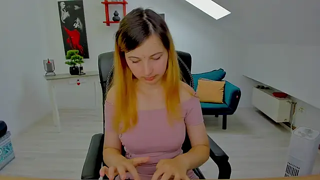 CamelliaStone online show from July 7, 2026, 7:56 am