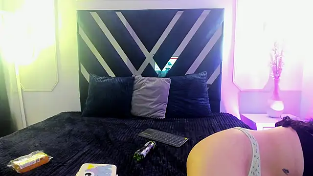 Miiarouse   online show from June 11, 2026, 4:21 am